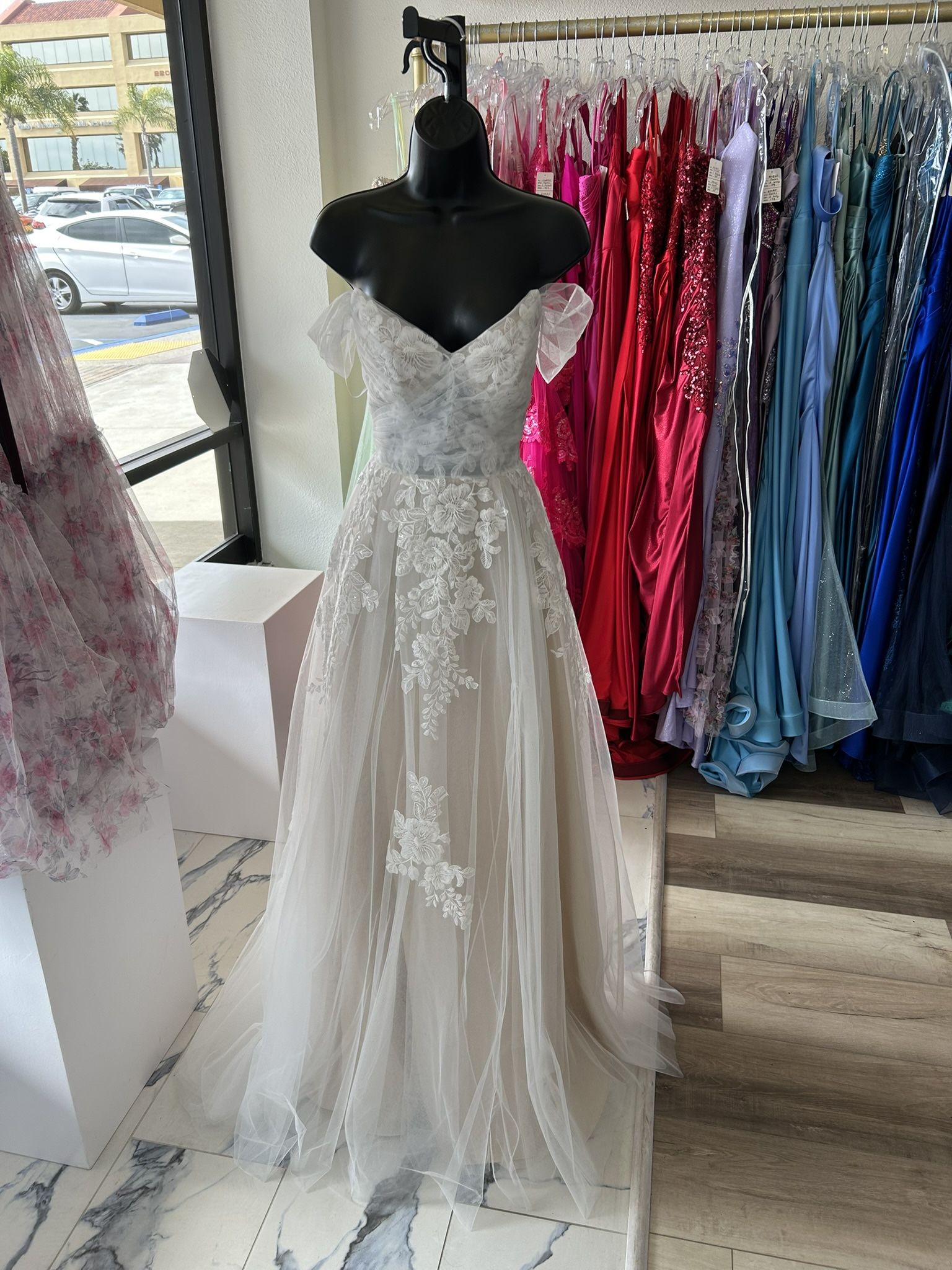 Brand New Bridal Gown Size 6