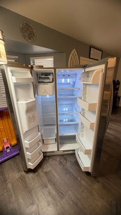 LG Stainless Steel Side-by-Side Refrigerator – Works well