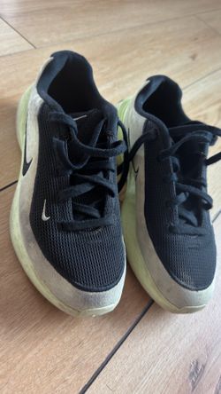 Boys/men’s Nike sneakers