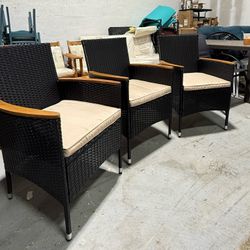 4-Piece Patio Chairs Set with Cushions – Poly Rattan, Black  Upgrade your outdoor seating with this 4-piece patio chair set, crafted from durable blac