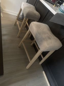 2 Barstools
