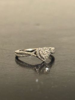 10k White gold Heart shaped engagement ring