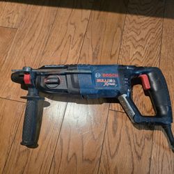 Bosch Bulldog Xtreme Rotary Hammer Drill in good working condition.