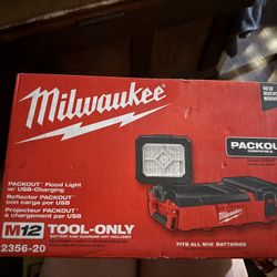 Milwaukee PACKOUT Flood Light