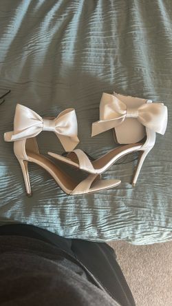 WOMEN WHITE BOW HEELS