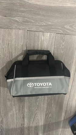 Kit de emergencia en maleta marca Toyota
