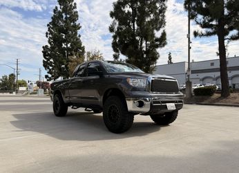 2013 Toyota Tundra SR5 - Lifted - 37'' Wheels - Clean Carfax - Free Warranty!!!