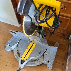 Dewalt Saw + Blade