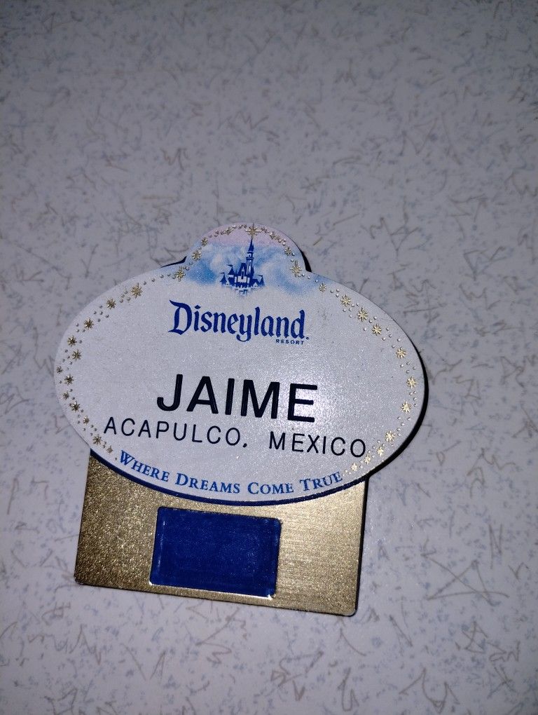 GENUINE DISNEY CAST MEMBER EMPLOYEE NAME TAG BADGE DISNEYLAND JAIME ACAPULCO MEXICO.