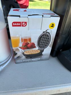 Mini waffle maker