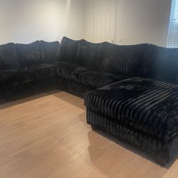 Extra Large Black Sectional With Oversized Chaise