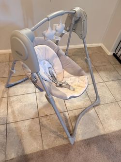 Graco Baby Swing with Toy Bar