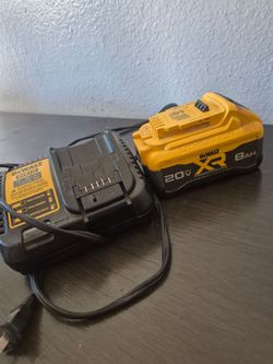 1 cargador y 1 bateria Dewalt