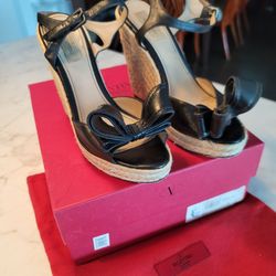 THESE ARE BLACK VALENTINO  GARAVANI CALF LEATHER  WEDGES SPADRILE BOW SANDALS -  SIZE9