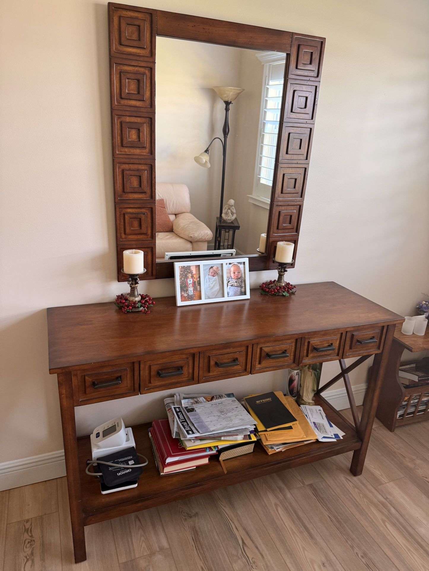 Entrance Table With Mirror