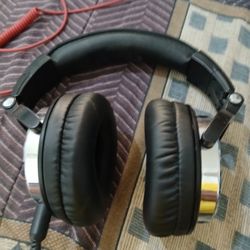 One Odio Headphones In Excellent Condition 