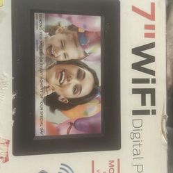 Brand New Touch Screen Digital Photos!Makes A Great Gift For The Holidays!
