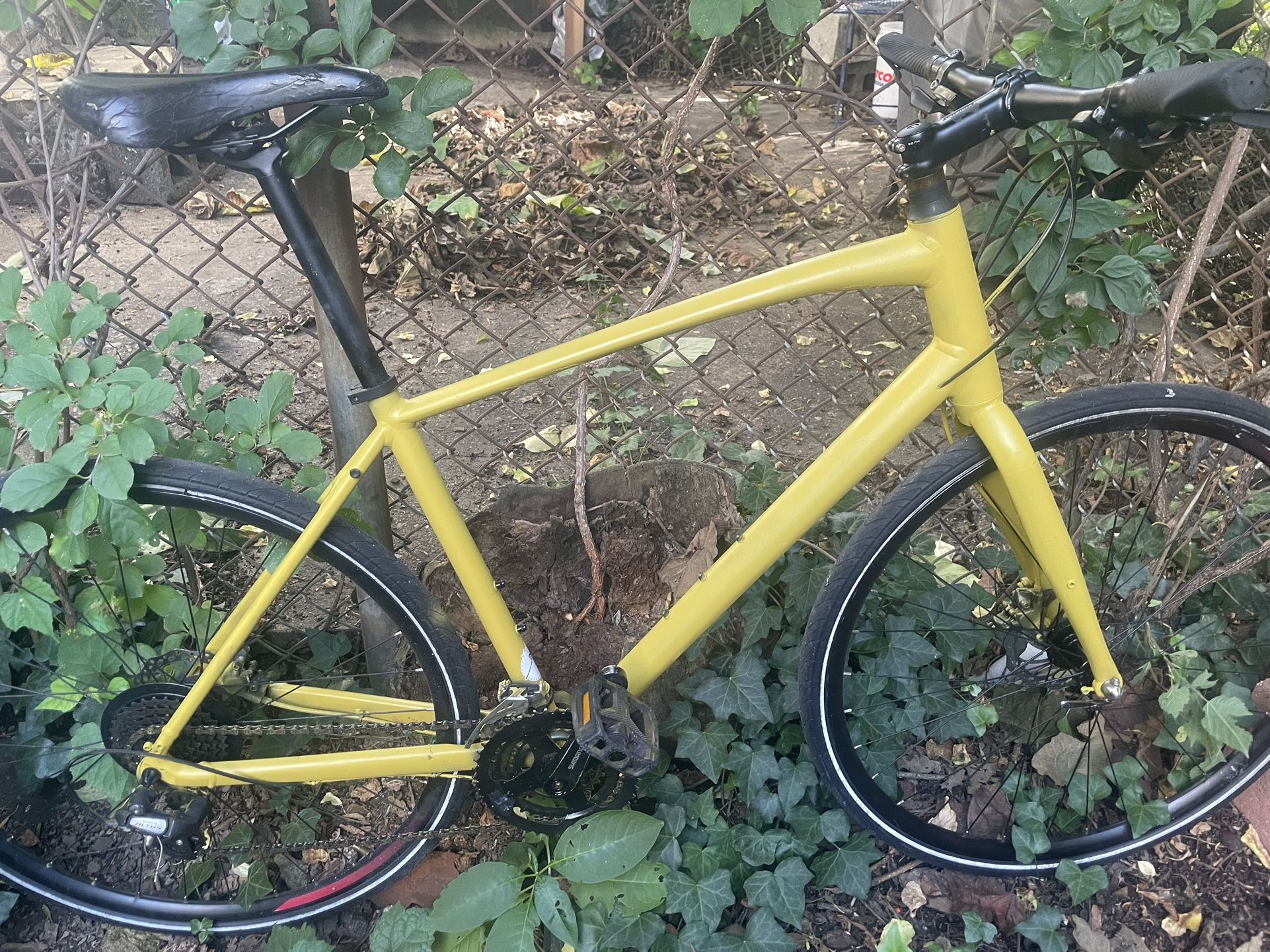 Specialized Roadbike Lightweight L 5’10-6’3 New Great Tires All Terrain