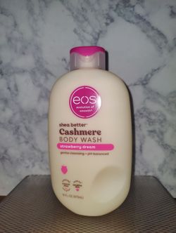 Brand NEW! 🍓   eos-evolution of smooth BodyWash - Strawberry Dream(((PENDING PICK UP)))