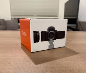 Sony - Alpha ZVE10: APS-C Content Creators’ Camera - Black