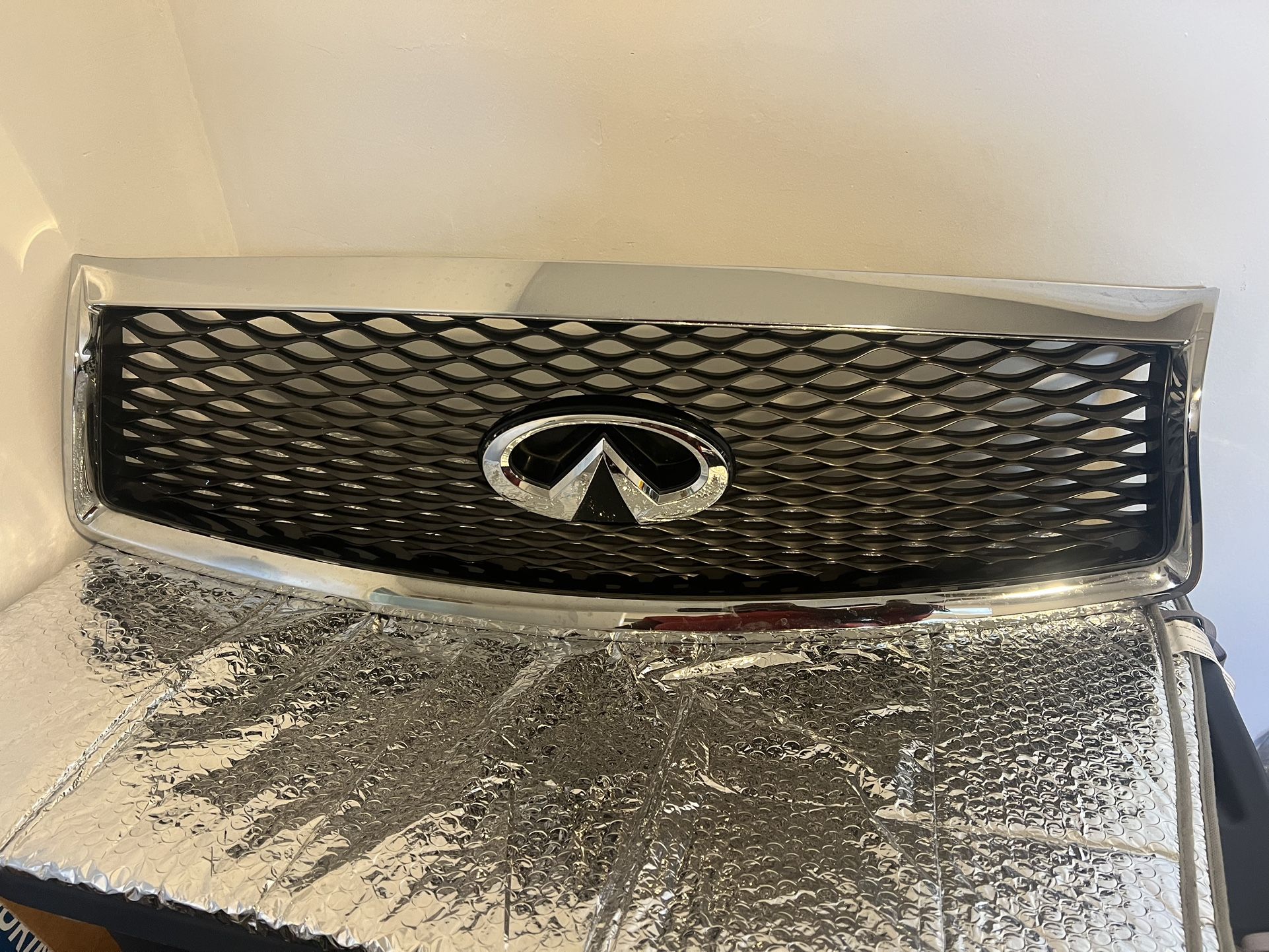 Infiniti Q50 Upper Grill 2014-17
