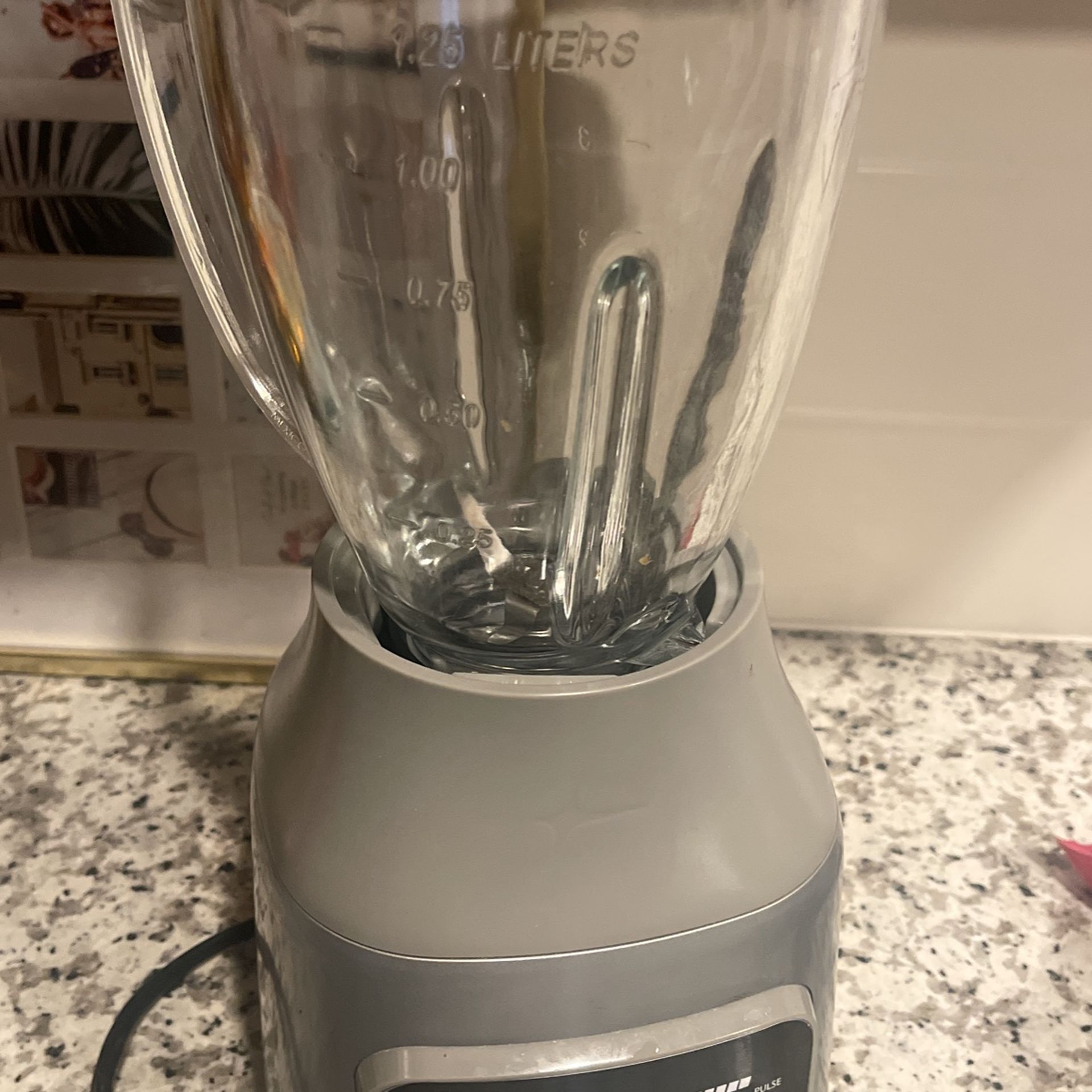  Oster Pulverizing 800 Watts 6 Cup Power Blender in Gray with High  Speed Motor : Home & Kitchen