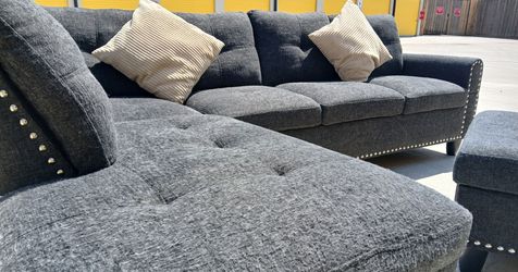 Nailhead L-Shape Sectional w Ottoman