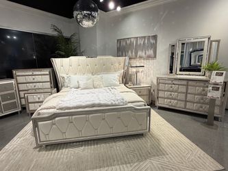 Beautiful King Bedroom Set Bed, Dresser, Mirror, Nightstand