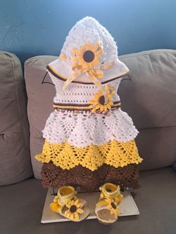 $40 Vestidos tejidos para niña 3 a 6 meses incluye zapatitos y diadema