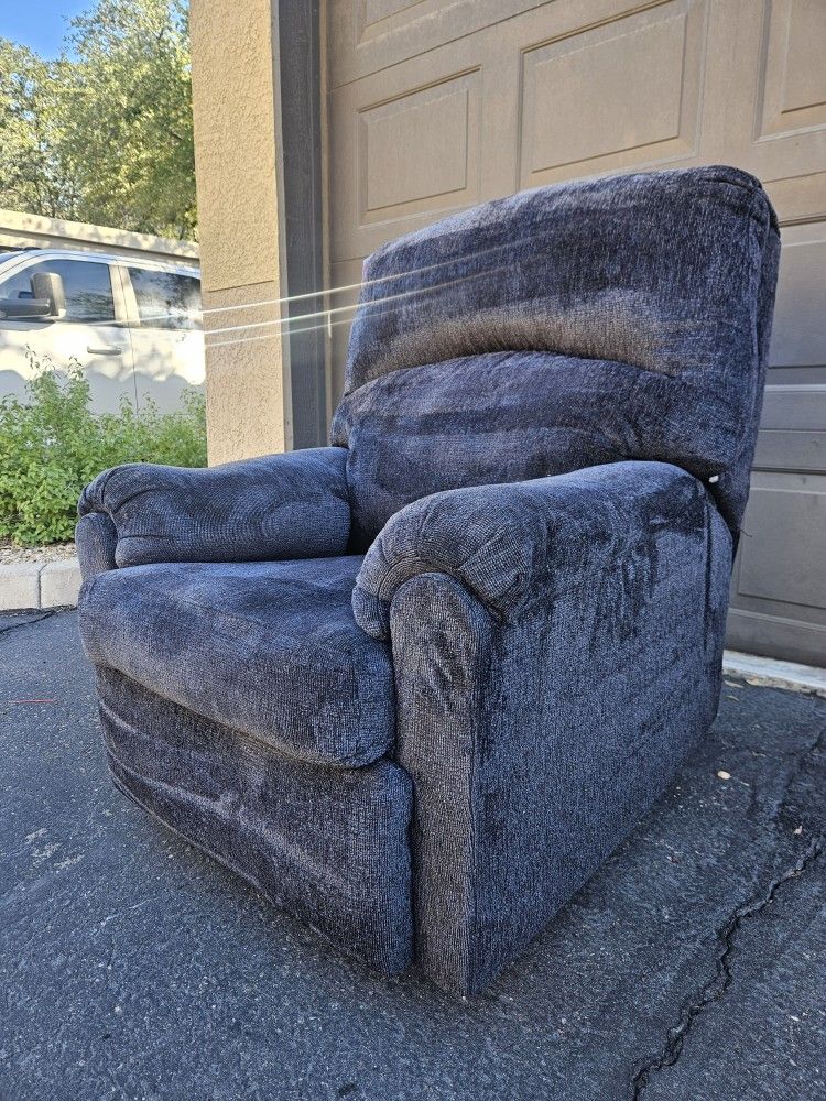 ASHLEY FURNITURE RECLINER CHAIR