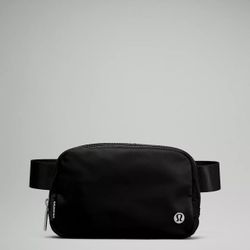 Lululemon Everywhere Belt Bag