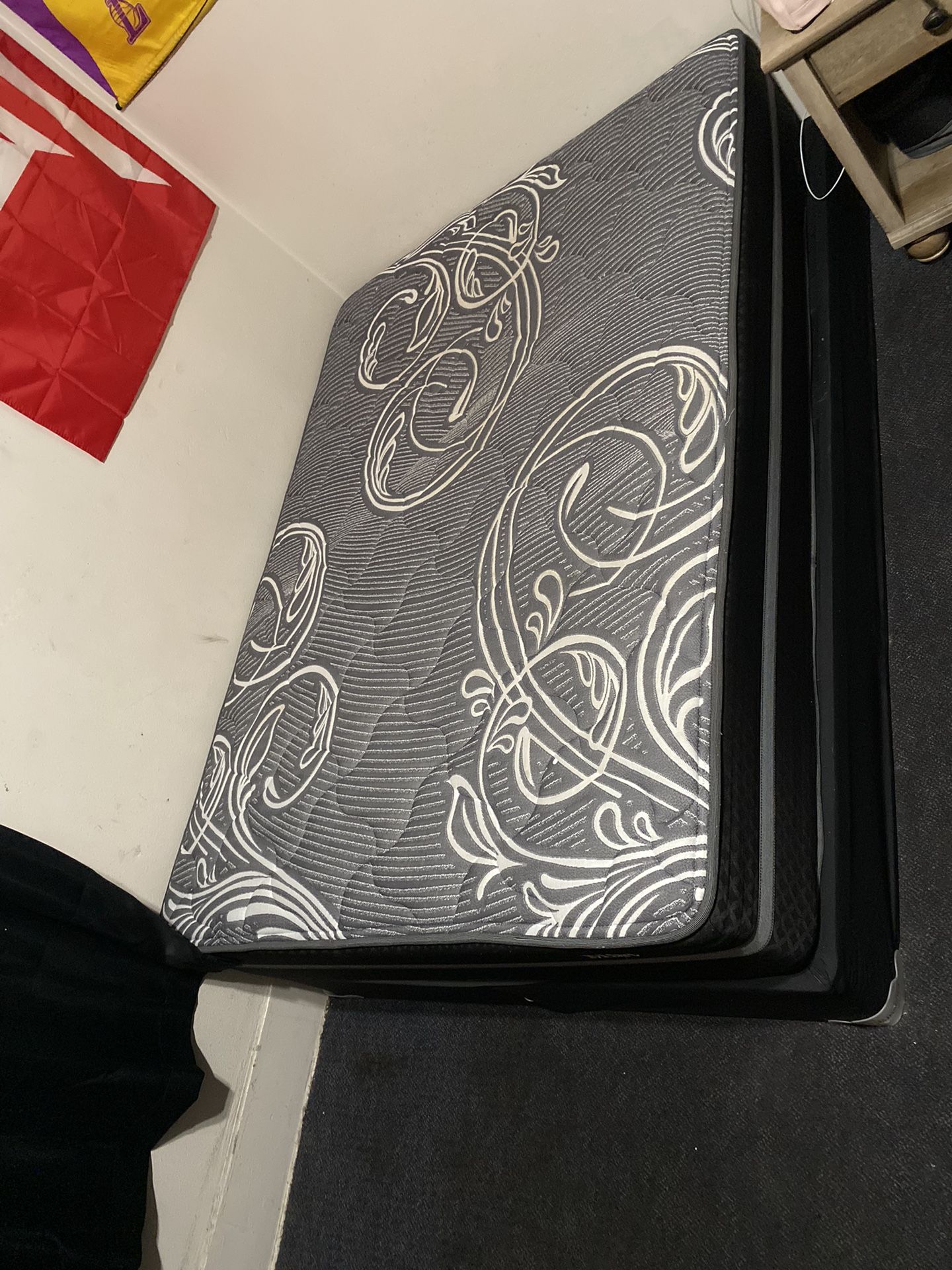 Full mattress with box spring