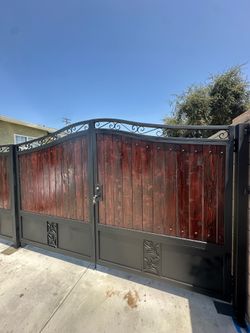 Side double gate