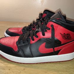 Jordan 1 Mid - Banned