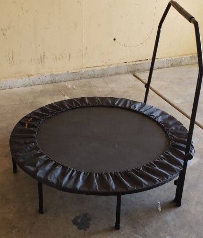 Bestoyard 48” Rebounder Trampoline W Bar
