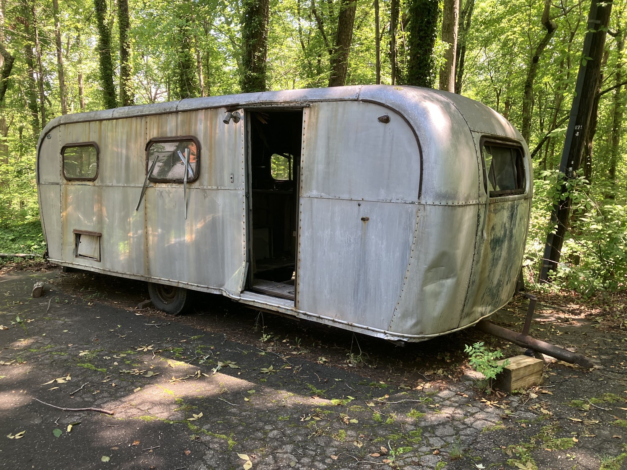 Retro Trailer For Restoration