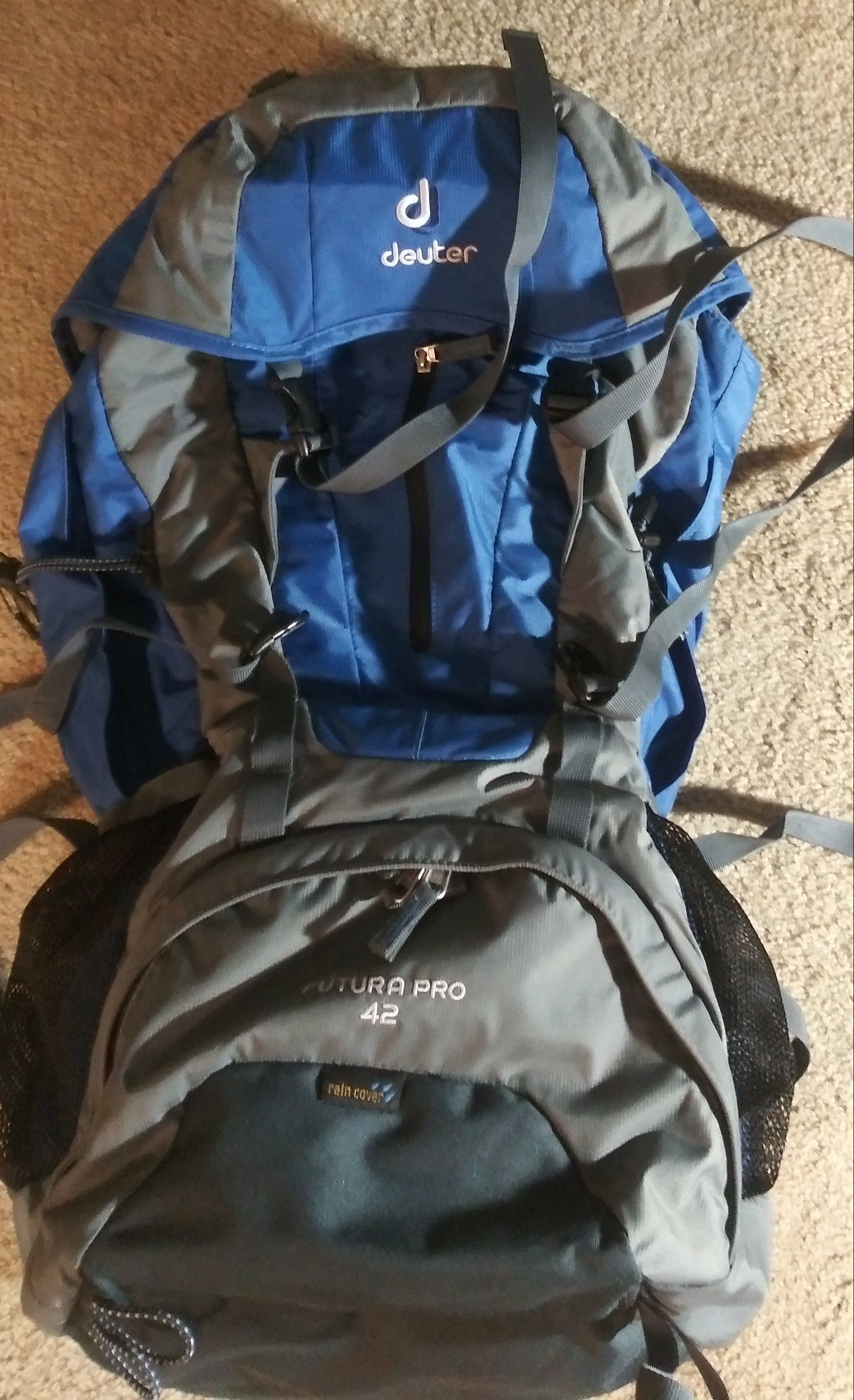 DEUTER Futura Pro 42 backpack excellent condition with rain cover