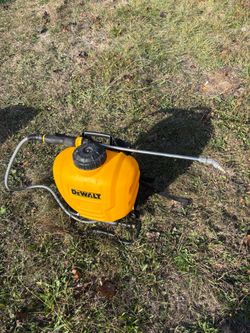 DEWALT backpack pump sprayer — independent manual pressure sprayer 4Gallons