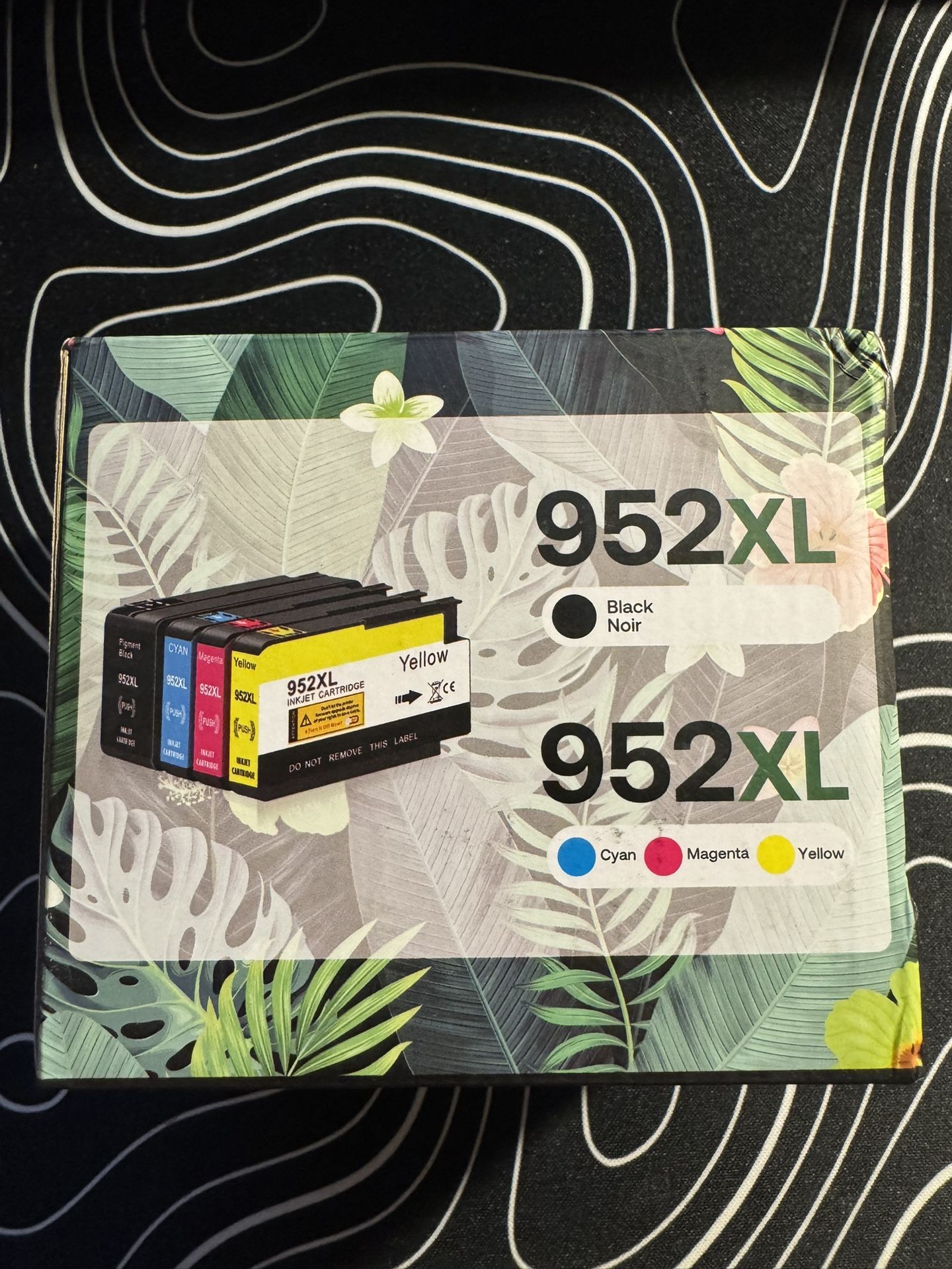 4 Pack Hp 952XL Ink cartridges Series Black Noir, Cyan, Magenta, and Yellow