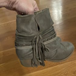 Cute Girls Boots Size 2