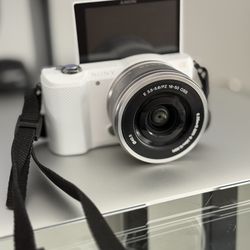 Sony Alpha a5000 Mirrorless Digital Camera White 16-50mm Lens White