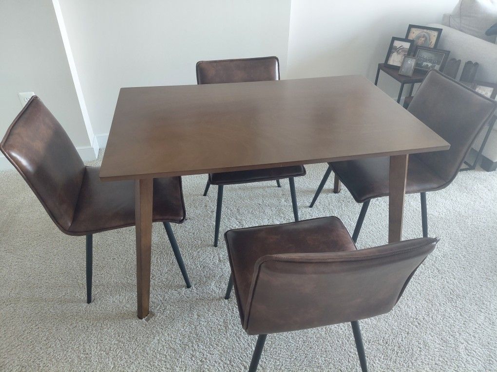 Dinette Table And Set Of 4 Keavu Chairs
