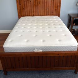 Pottery Barn Full Size Wooden Bed And Mattress 