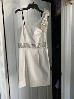 Designer: Laundry Homecoming Dress Size : 4