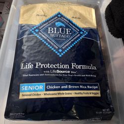 Blue Buffalo Dry SENIOR CHICKEN AND BROWN RICE DOG FOOD