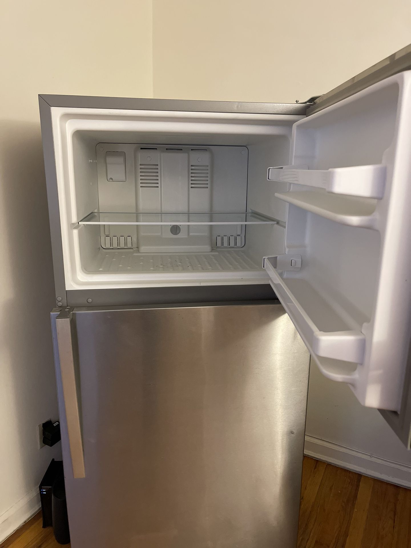 Refrigerator Whirlpool 18MSTFA for Sale in Englewood, NJ OfferUp