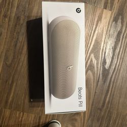 Beats Pill - Portable Bluetooth Speaker- Up to 24H Battery Life, Water Resistant