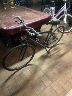 Unknown city bike 26” wheels.