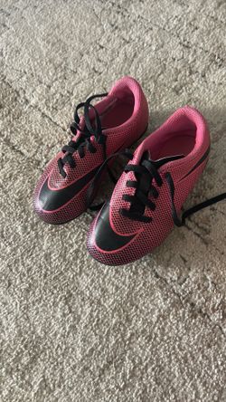 10c Girls Nike Cleats