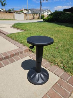 Wobble stool Adjustable size
